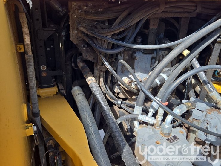 2019-deere-470g-lc-image-41