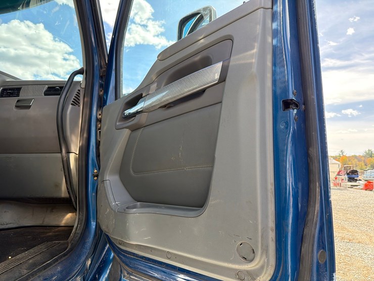 2016-kenworth-t880-image-86