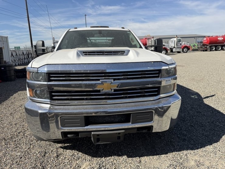 2017-chevrolet-silverado-3500-image-8