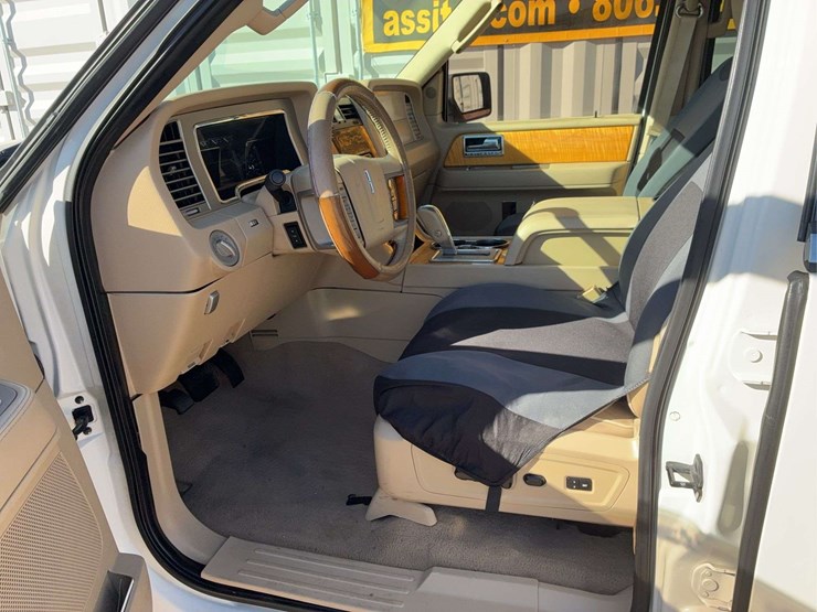 2008-lincoln-navigator-l-image-26