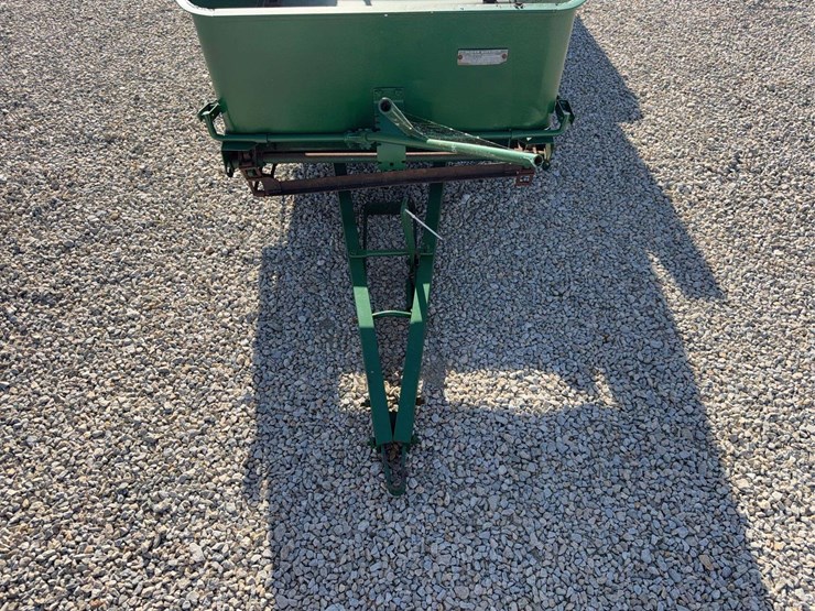 oliver-superior-manure-spreader-image-9