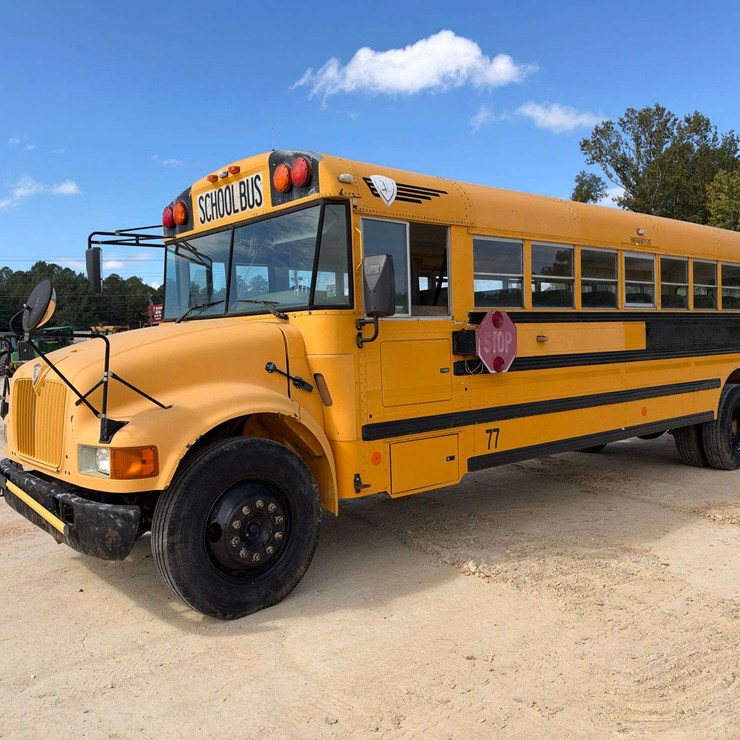2004 INTERNATIONAL 65