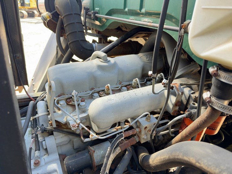 1988-ford-7000-image-13