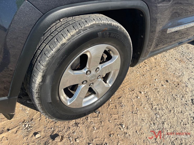 2013-jeep-grand-cherokee-limited-image-12