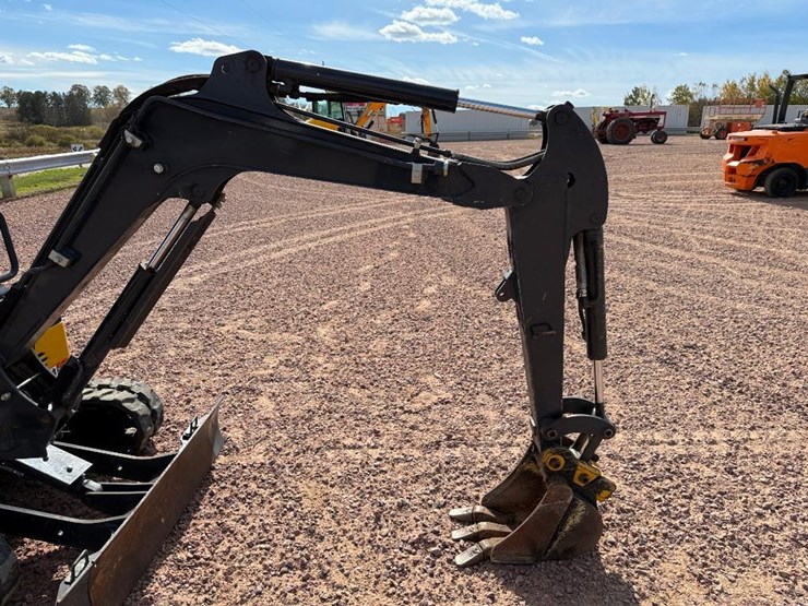 deere-17g-image-25