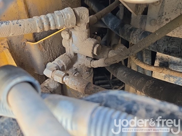 2019-deere-470g-lc-image-36
