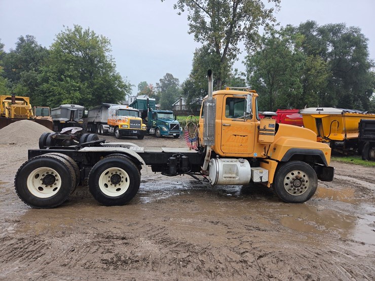 1994-mack-rd688s-image-6
