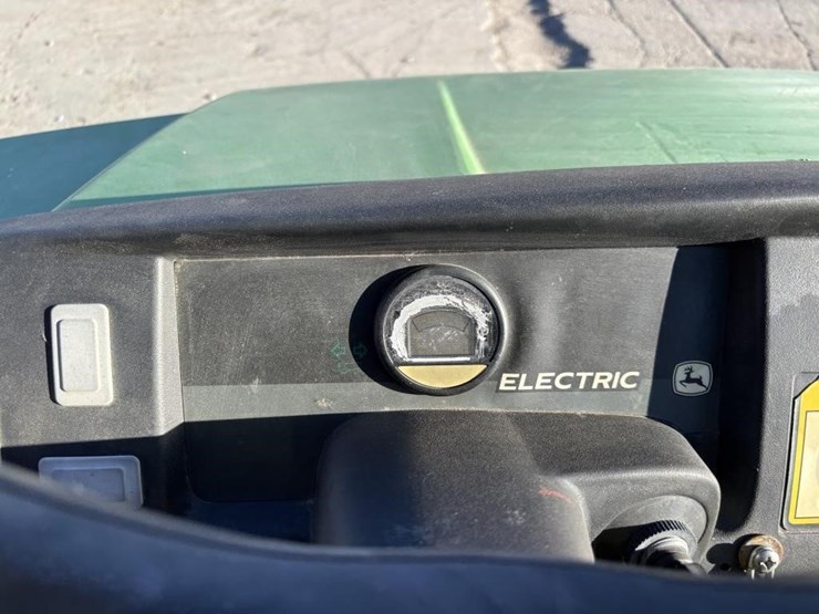 2012-john-deere-gator-image-11