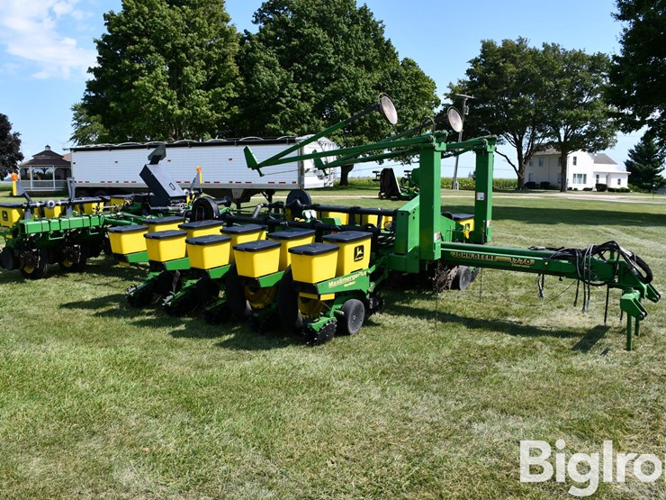 2000-john-deere-1770-image-3
