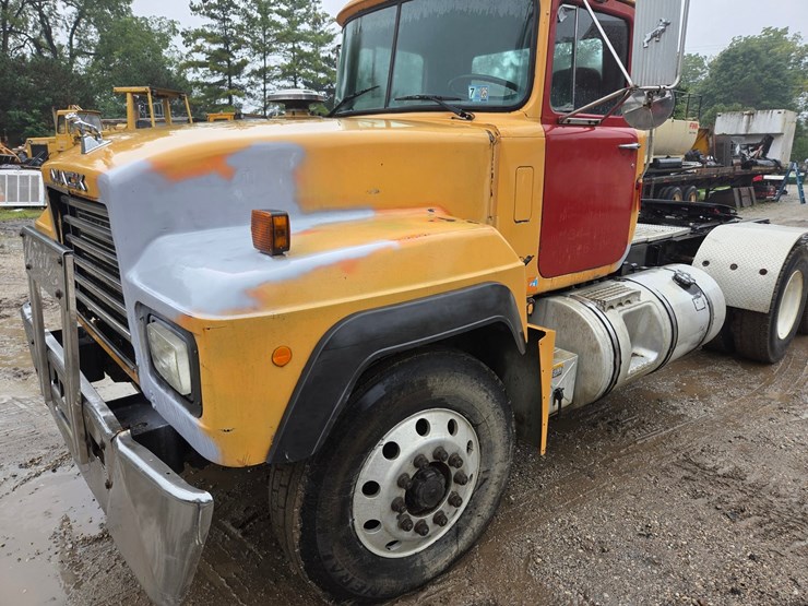 1994-mack-rd688s-image-9