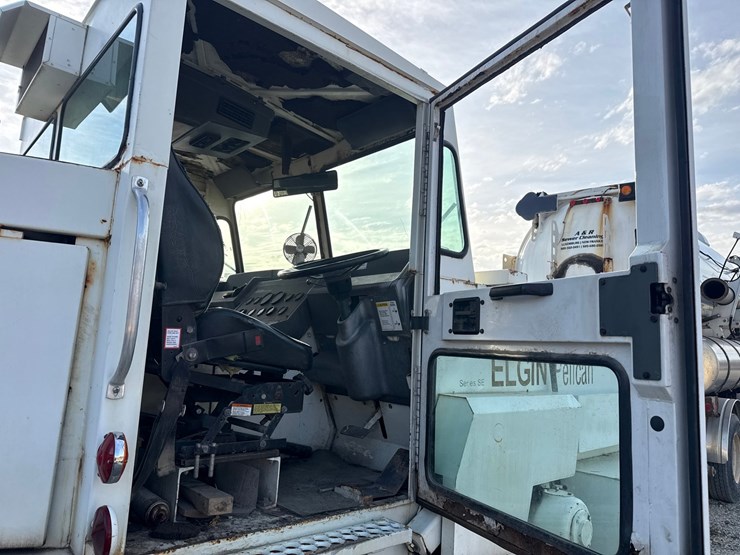 elgin-pelican-s-image-43