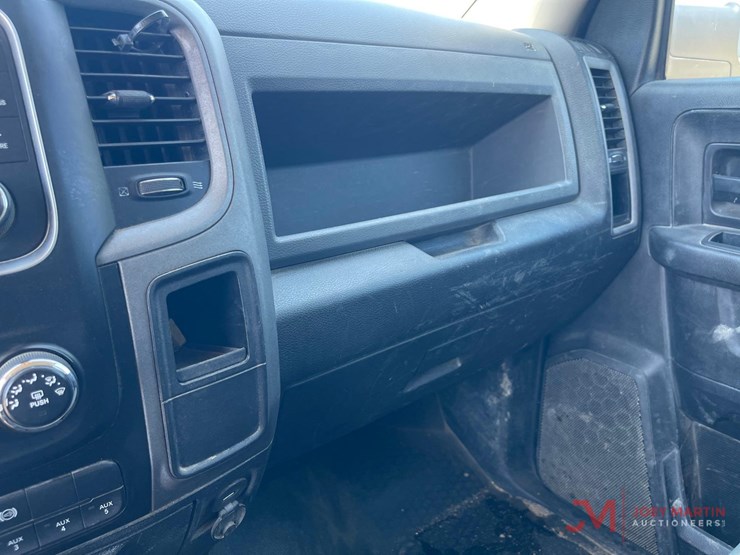 2018-dodge-3500-image-28