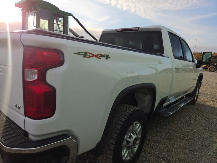 2022-chevrolet-2500-image-16