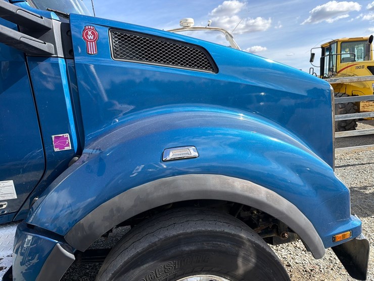 2016-kenworth-t880-image-44