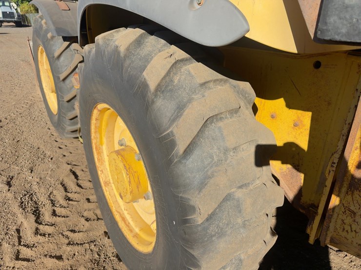 2005-komatsu-wb150aws-2-image-14