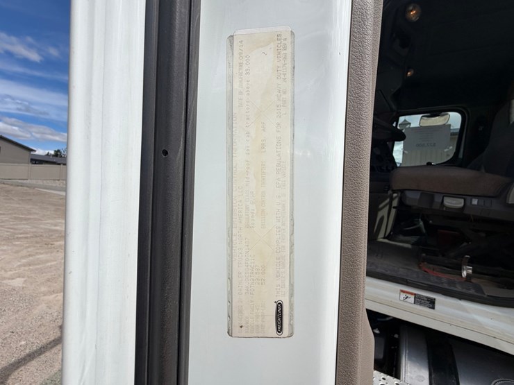 #1607-•-2015-freightliner-cascadia-day-cab-truck-tractor-image-62