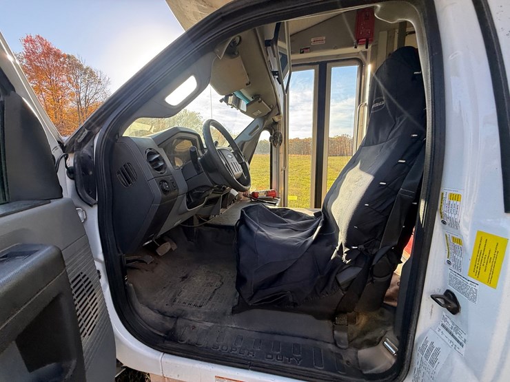 2015-ford-f550-image-45