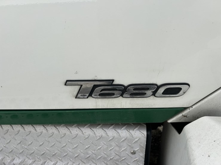 2020-kenworth-t680-image-18