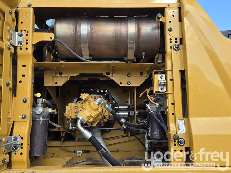 2022-caterpillar-336-image-37