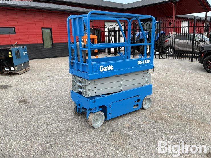 2019-massey-ferguson-730-image-1