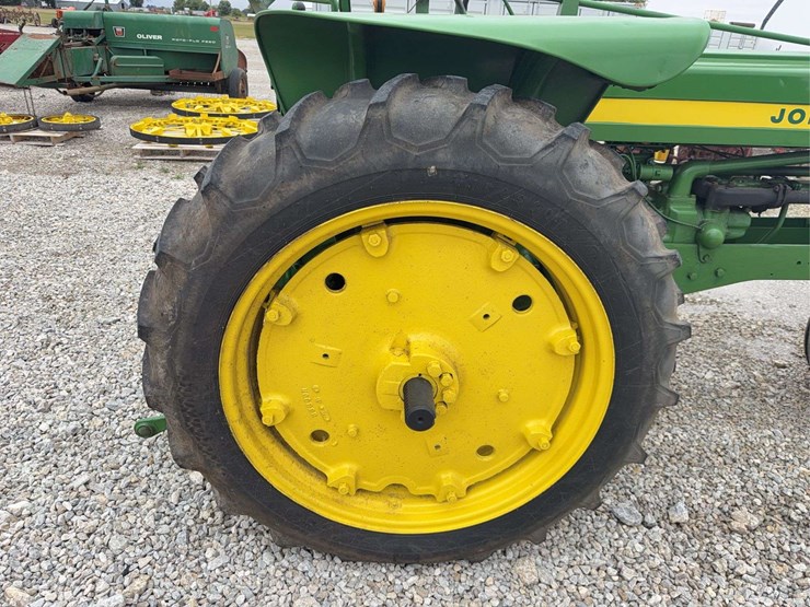 1957-john-deere-520-image-17