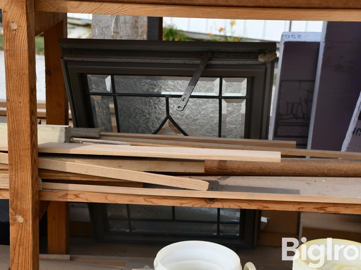 hayrack-w/-contents-image-17