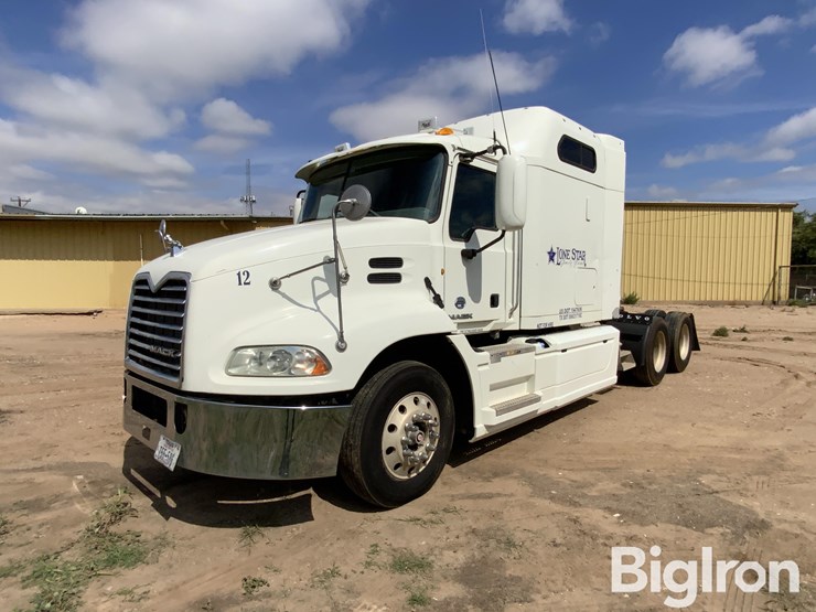 2014-mack-pinnacle-cxu613-image-1