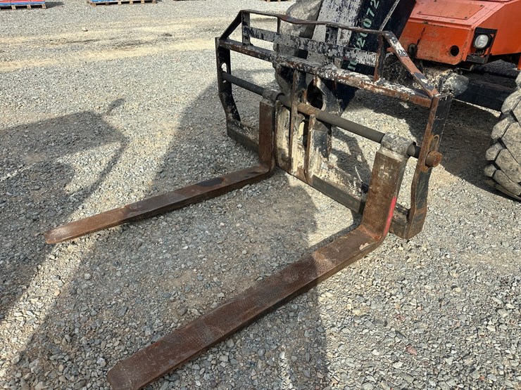 2019-jlg-8042-image-32