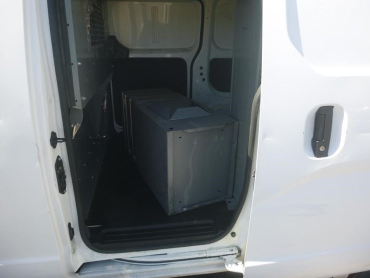 2015-nissan-nv200-image-6