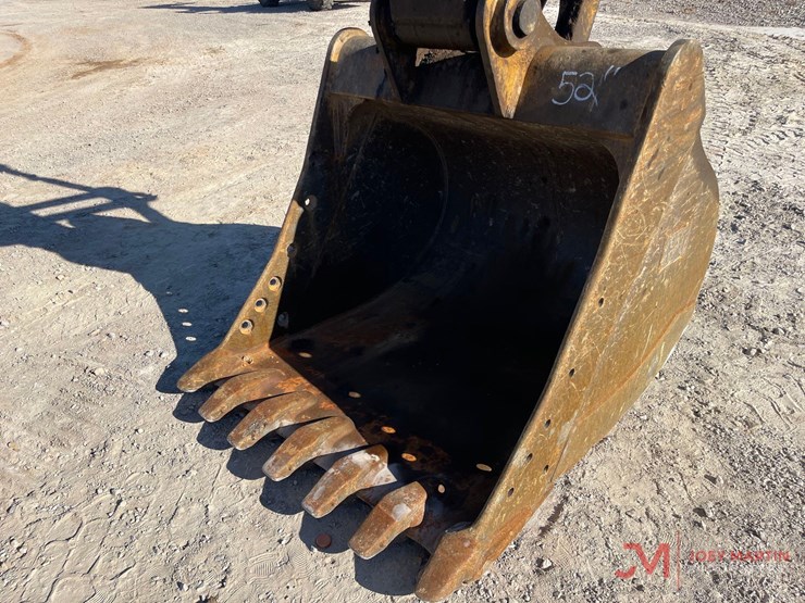 2021-caterpillar-320-image-11