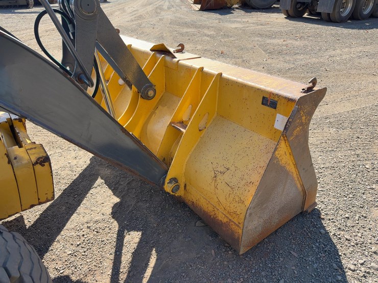 2011-deere-410j-image-11