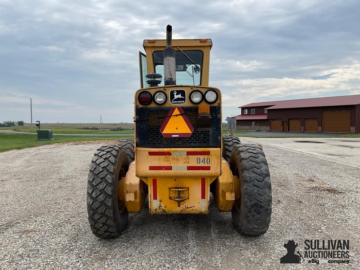 1979-deere-672a-image-6
