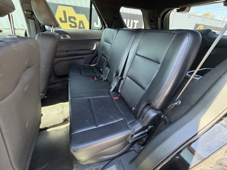 2018-ford-explorer-image-23