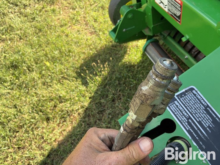 2015-john-deere-569-image-14