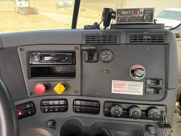 #1608-•-2019-freightliner-cascadia-single-axle-day-cab-image-39