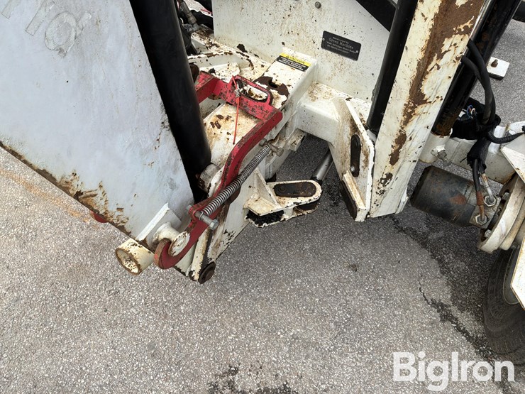 2021-massey-ferguson-730-image-12