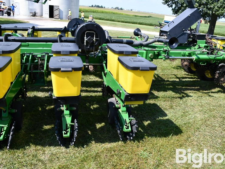 2000-john-deere-1770-image-18