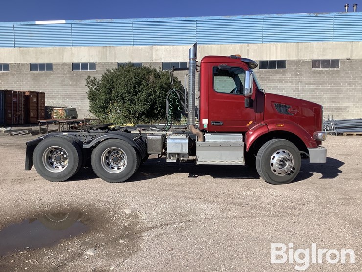 2015-peterbilt-567-image-4