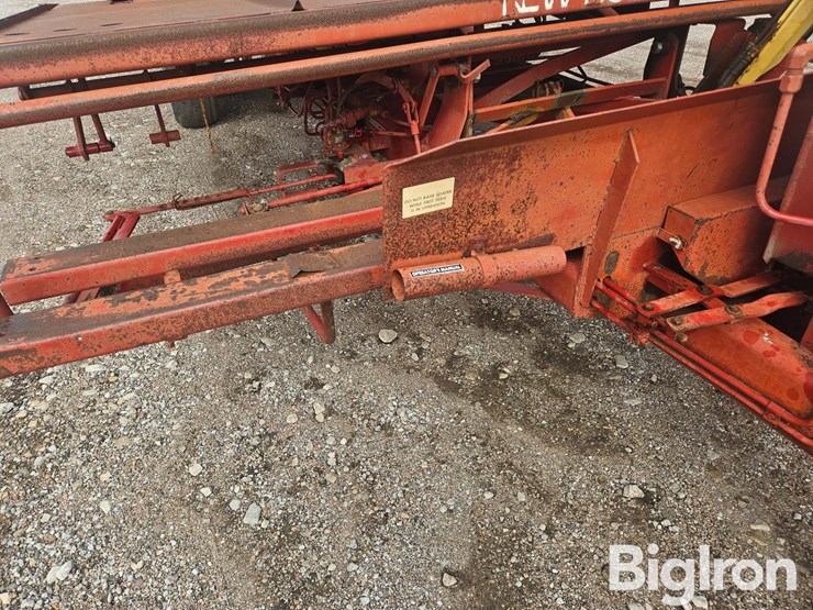 new-holland-1038-image-18
