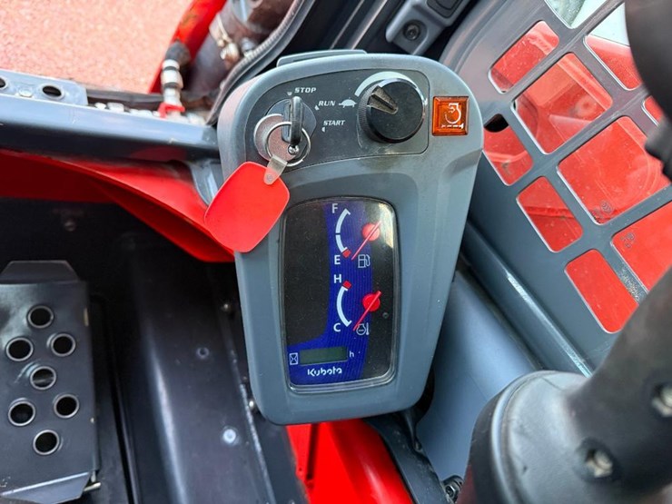 kubota-ssv75-image-31