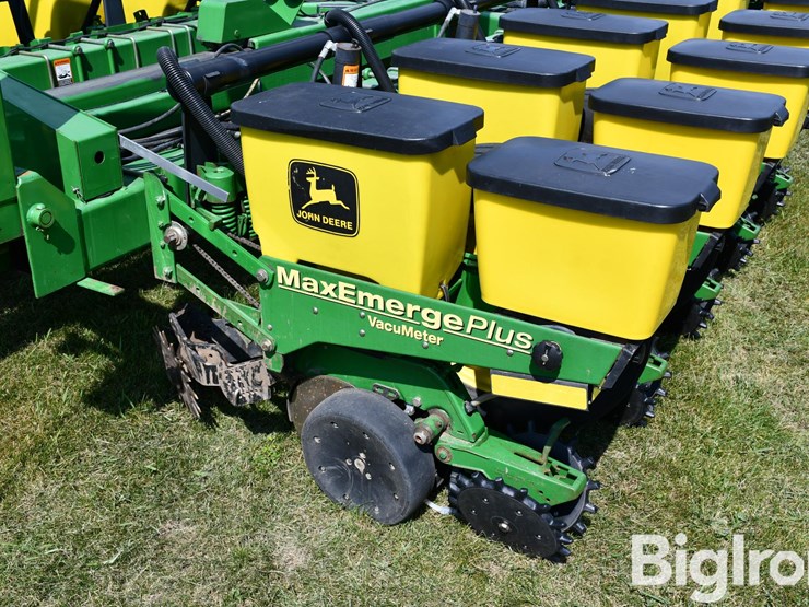2000-john-deere-1770-image-14