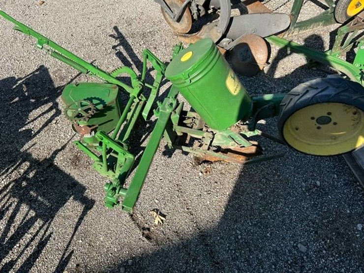 homemade-john-deere-1-row-planter-image-2