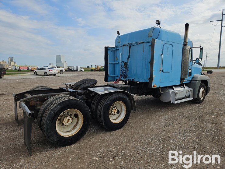 2000-freightliner-fld120-image-5