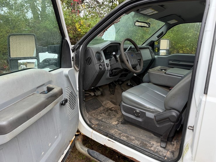 2011-ford-f350-image-19
