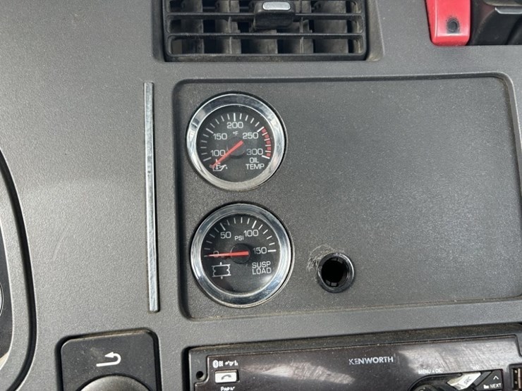2020-kenworth-t680-image-29