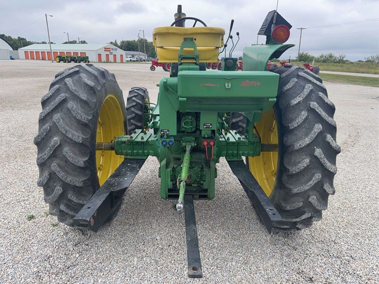 john-deere-3020-image-39
