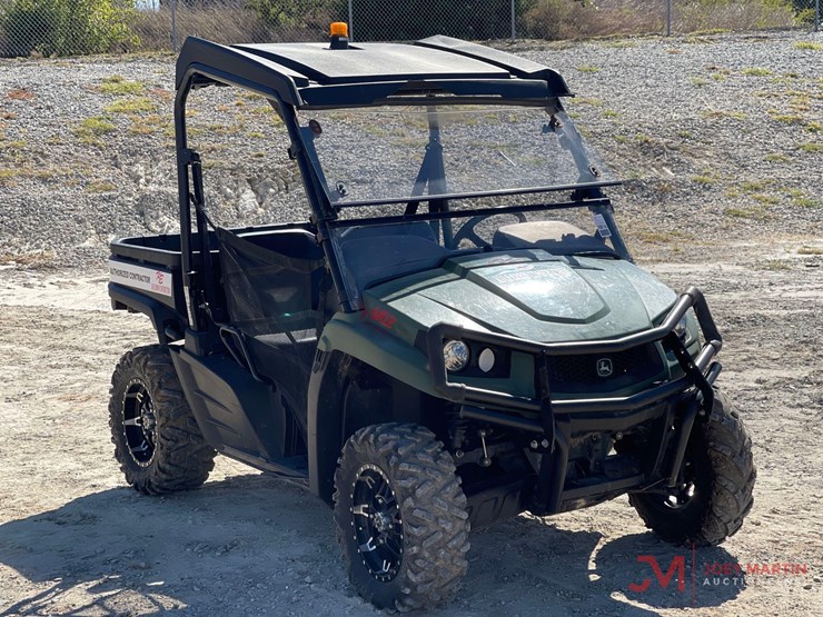 2024-john-deere-gator-image-1