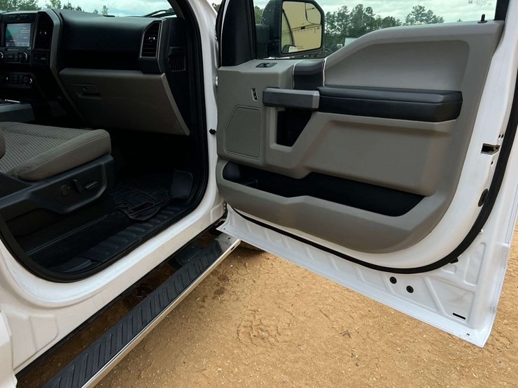 ford-f150-xlt-image-32
