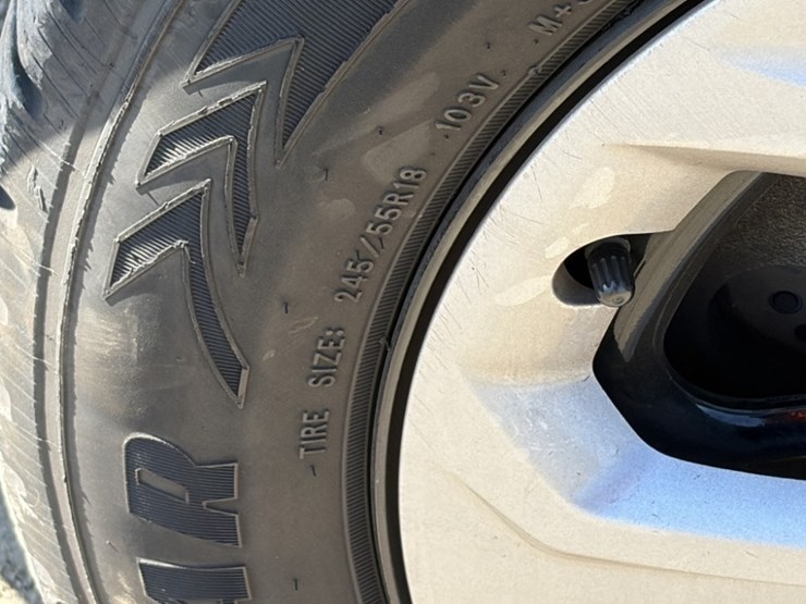 2018-ford-explorer-image-16