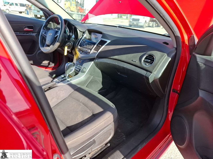 2016-chevrolet-cruze-limited-lt-image-17
